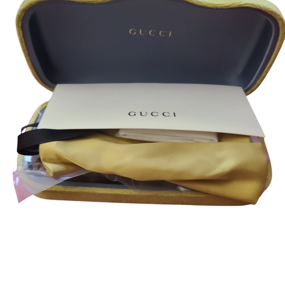 Brand new women's Gucci sunglasses - Picture 4 of 5